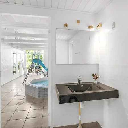 Joseline - 1-8km From The Sea By Interhome