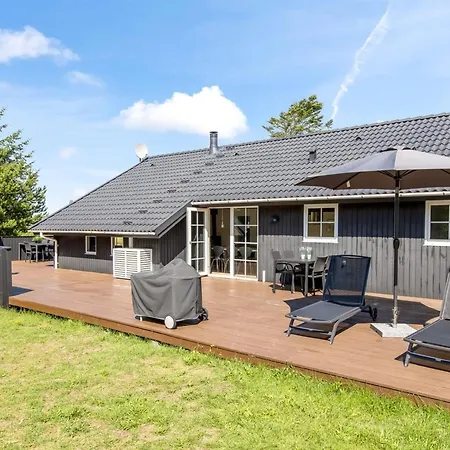Joseline - 1-8km From The Sea By Interhome